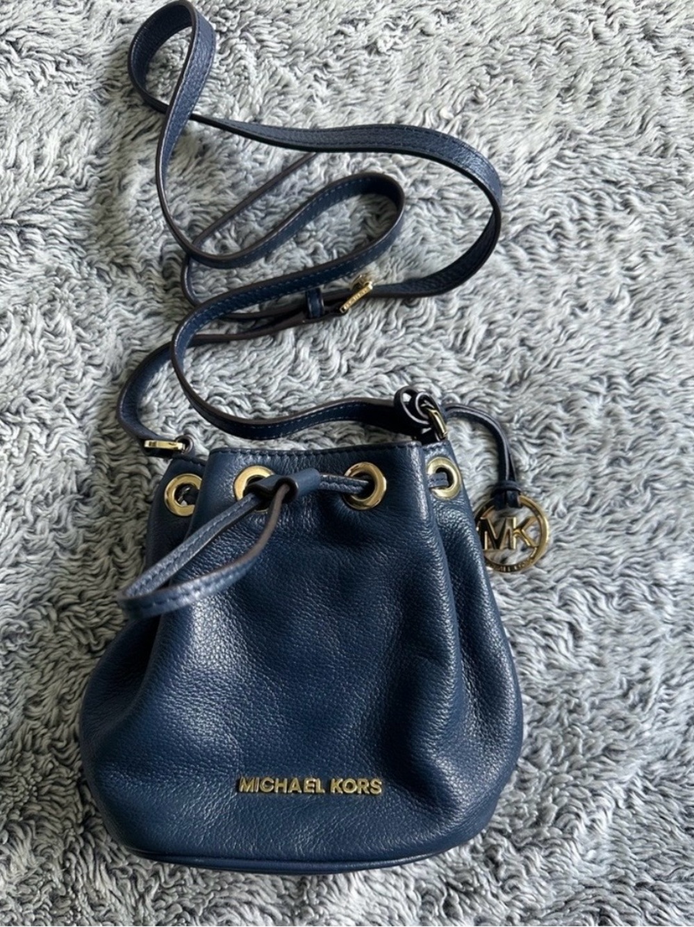 EUC Michael Kors Mini Navy Leather Drawstring Crossbody/Bucket Bag